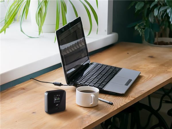 1_10_plusFFS045W_pro_desk